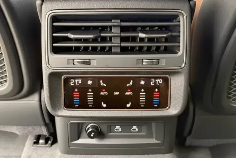 Audi RSQ8 din 2025 cu 50 km - oferta AUD146783 - foto 11