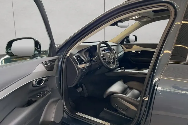 Volvo XC90 din 2023 cu 48.667 km - oferta VOL146784 - foto 9