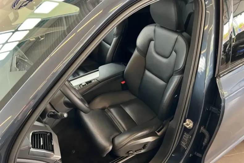 Volvo XC90 din 2023 cu 48.667 km - oferta VOL146784 - foto 25