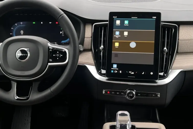 Volvo XC90 din 2025 cu 8.000 km - oferta VOL146786 - foto 10