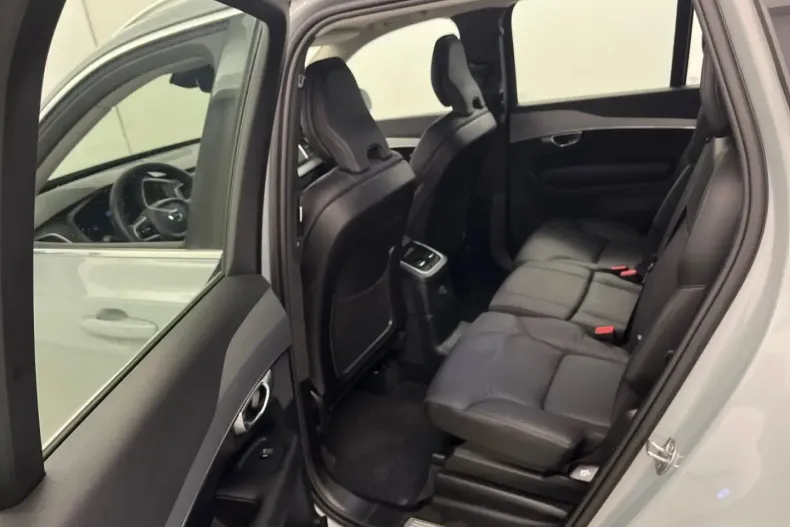 Volvo XC90 din 2023 cu 66.693 km - oferta VOL146787 - foto 8
