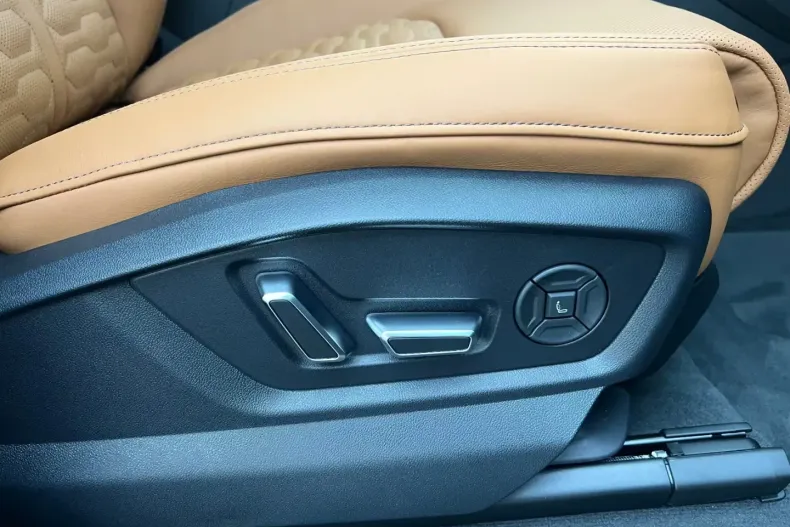 Audi RSQ8 din 2025 cu 20 km - oferta AUD146790 - foto 4