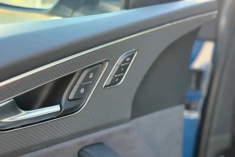 Audi RSQ8 din 2025 cu 30 km - oferta AUD146807 - foto 6