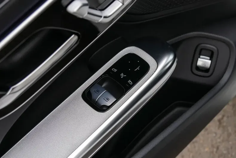 Mercedes-Benz CLE 300 din 2024 cu 12.671 km - oferta MER146840 - foto 13