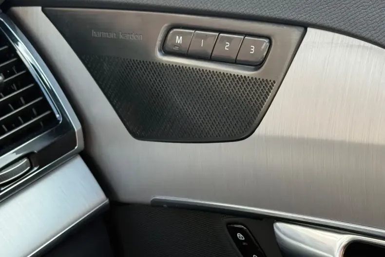 Volvo XC90 din 2020 cu 86.679 km - oferta VOL146901 - foto 11