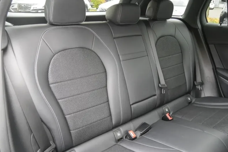 Mercedes-Benz GLC 200 din 2022 cu 46.792 km - oferta MER146908 - foto 4