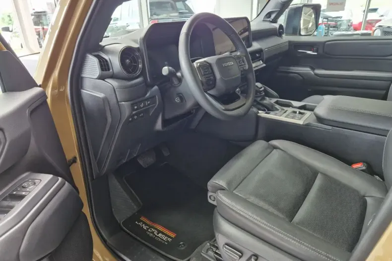 Toyota Land Cruiser din 2025 cu 9.800 km - oferta TOY146913 - foto 12