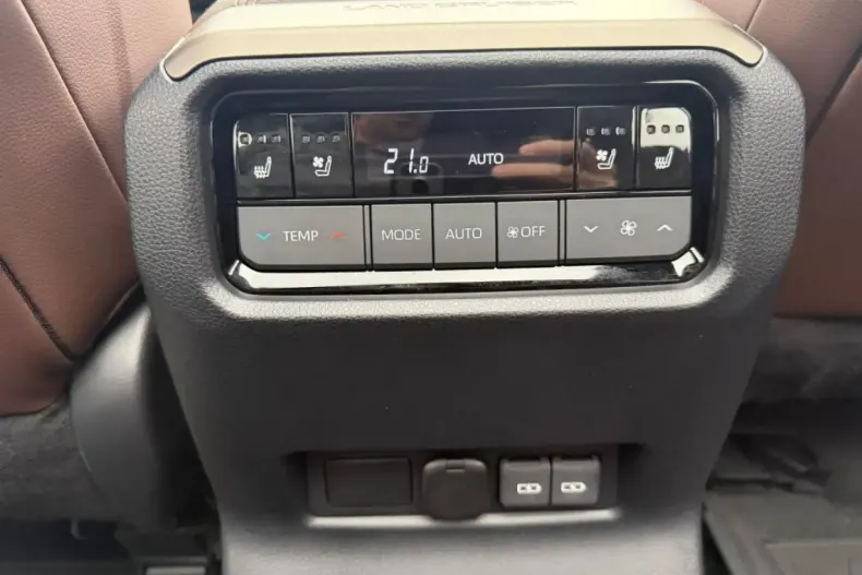 Toyota Land Cruiser din 2024 cu 23.580 km - oferta TOY146916 - foto 14