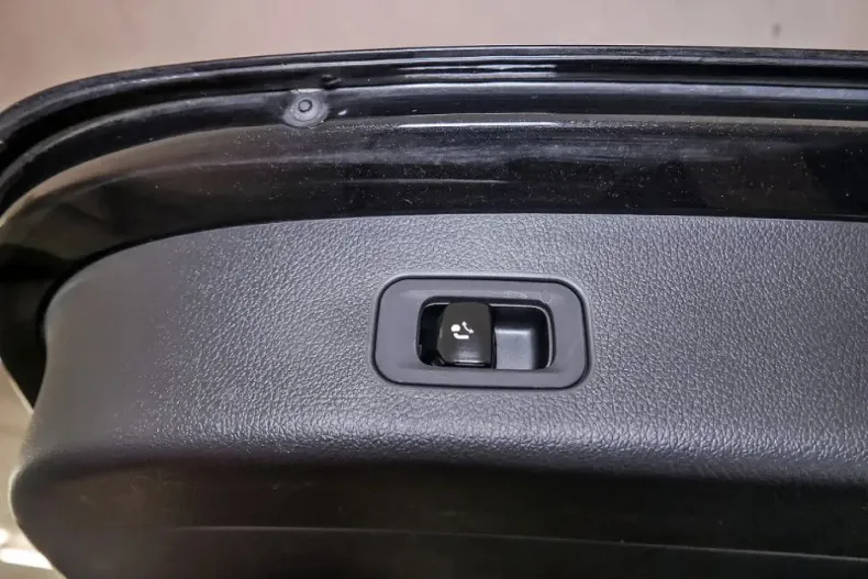 Mercedes-Benz GLC 200 din 2024 cu 27.305 km - oferta MER146946 - foto 11