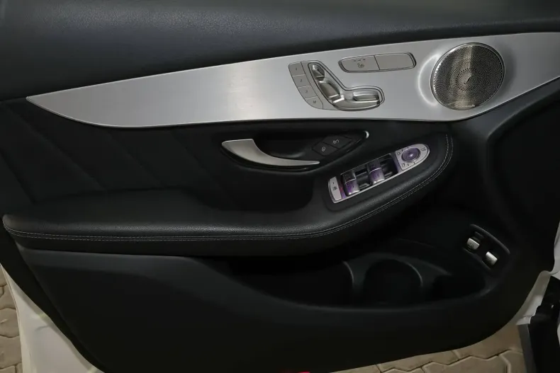 Mercedes-Benz GLC 300 din 2021 cu 49.010 km - oferta MER146949 - foto 11