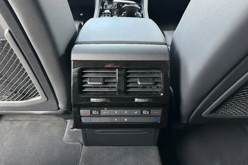 Volkswagen Touareg din 2025 cu 25.063 km - oferta VOL146975 - foto 17