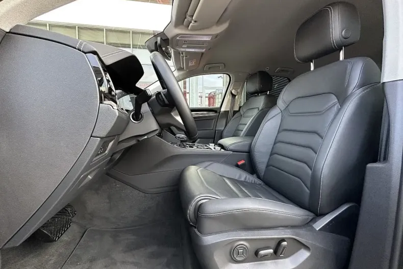 Volkswagen Touareg din 2025 cu 25.063 km - oferta VOL146975 - foto 29