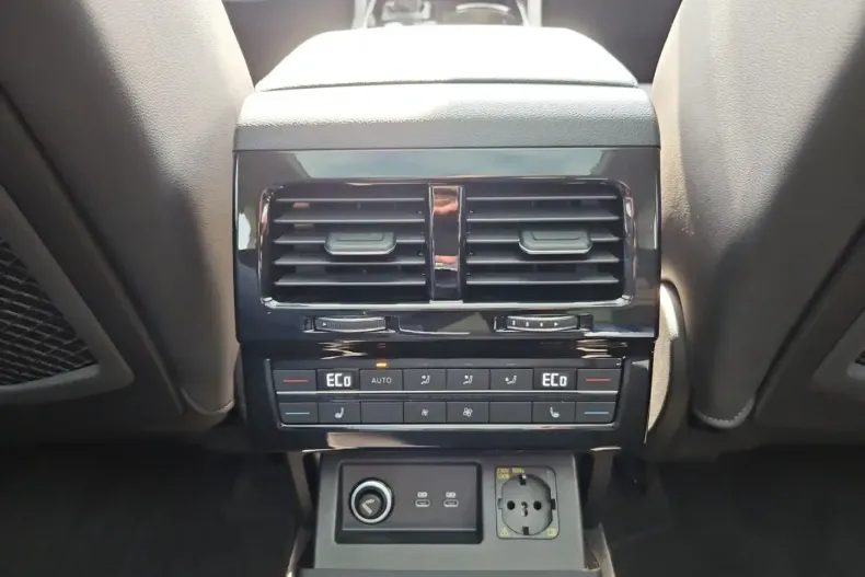 Volkswagen Touareg din 2023 cu 72.400 km - oferta VOL146977 - foto 19