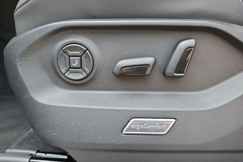 Volkswagen Touareg din 2023 cu 72.400 km - oferta VOL146977 - foto 25