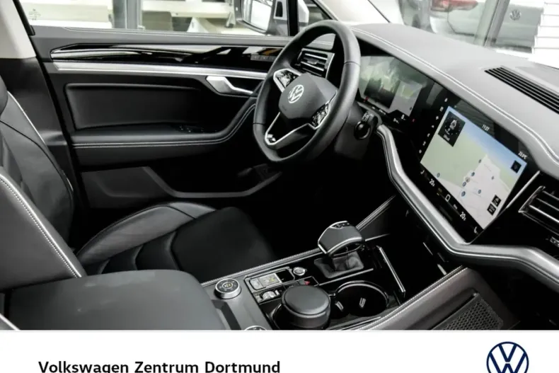 Volkswagen Touareg din 2024 cu 27.530 km - oferta VOL146978 - foto 3