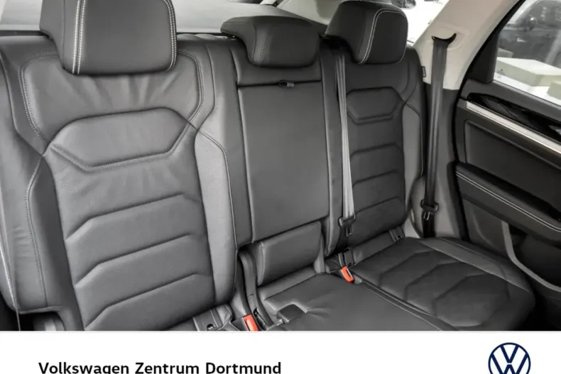 Volkswagen Touareg din 2024 cu 27.530 km - oferta VOL146978 - foto 4