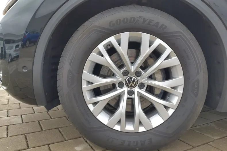 Volkswagen Touareg din 2024 cu 35.090 km - oferta VOL146980 - foto 8