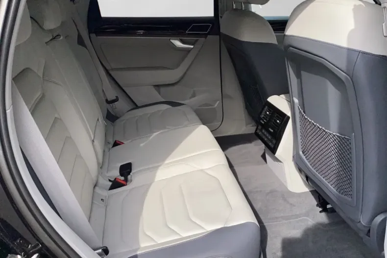 Volkswagen Touareg din 2023 cu 51.810 km - oferta VOL146981 - foto 5