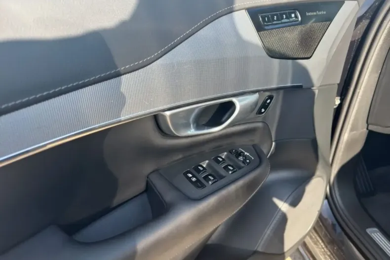 Volvo XC90 din 2024 cu 35.135 km - oferta VOL146994 - foto 9