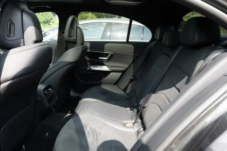 Mercedes-Benz E 450 din 2024 cu 28.248 km - oferta MER146998 - foto 4