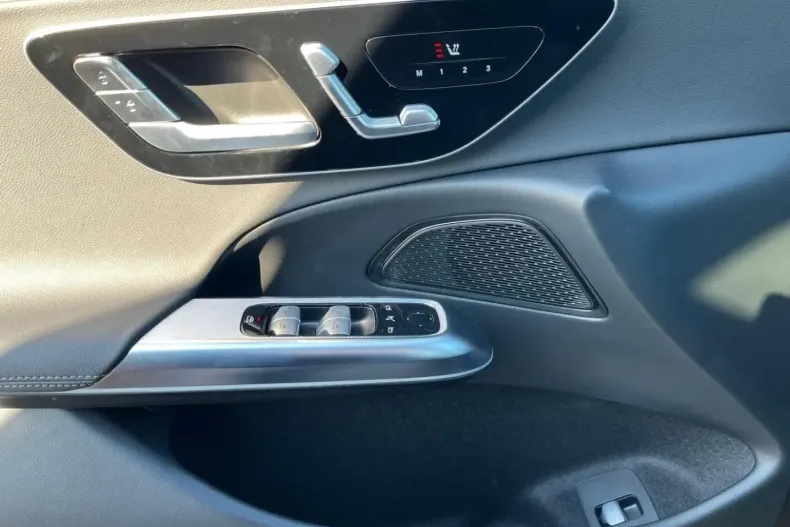 Mercedes-Benz E 200 din 2025 cu 10.000 km - oferta MER147001 - foto 18