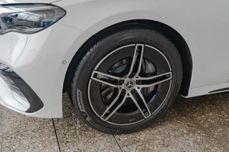 Mercedes-Benz E 200 din 2025 cu 6.367 km - oferta MER147002 - foto 2