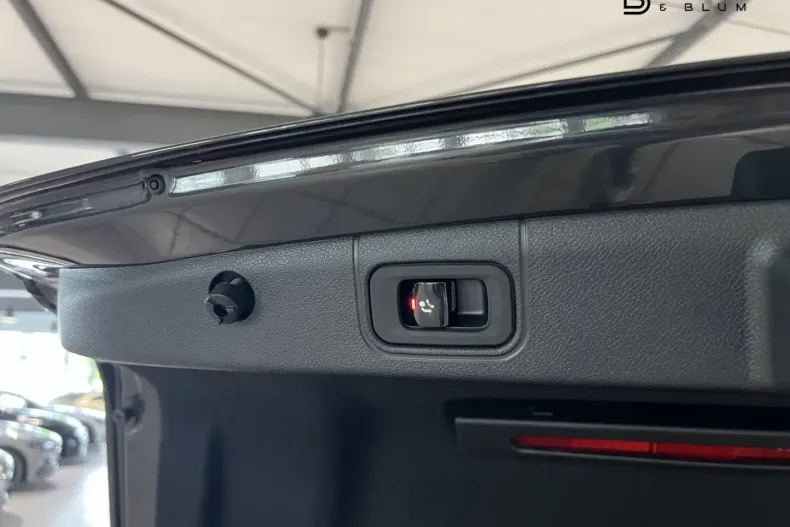 Mercedes-Benz E 200 din 2023 cu 7.600 km - oferta MER147015 - foto 6