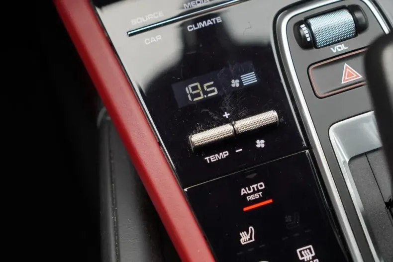 Porsche Cayenne din 2020 cu 70.779 km - oferta POR147034 - foto 19