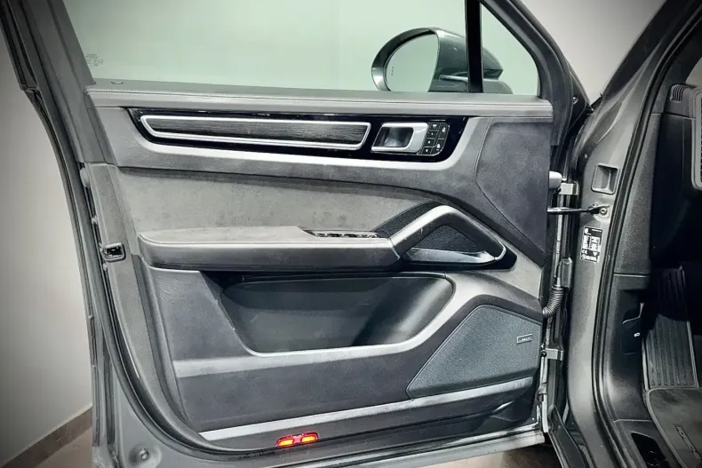 Porsche Cayenne din 2023 cu 47.100 km - oferta POR147040 - foto 12