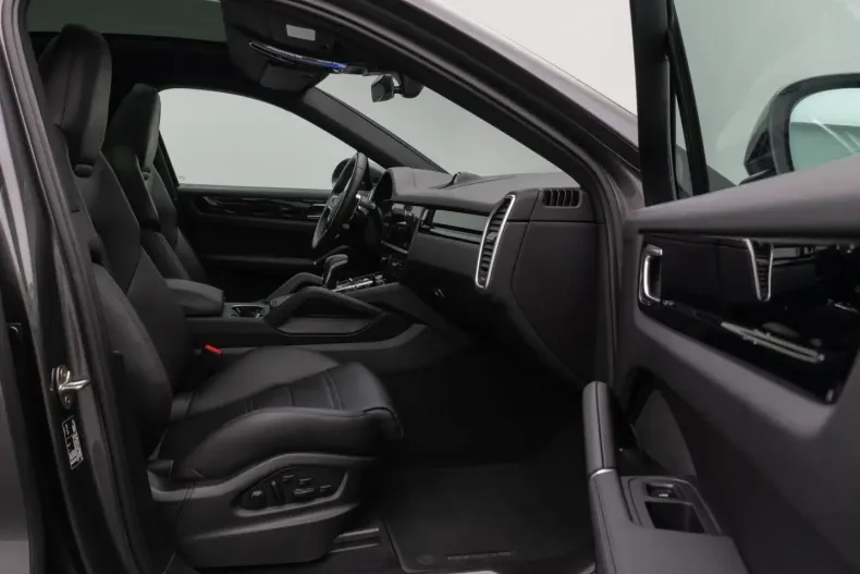 Porsche Cayenne din 2022 cu 63.072 km - oferta POR147045 - foto 24