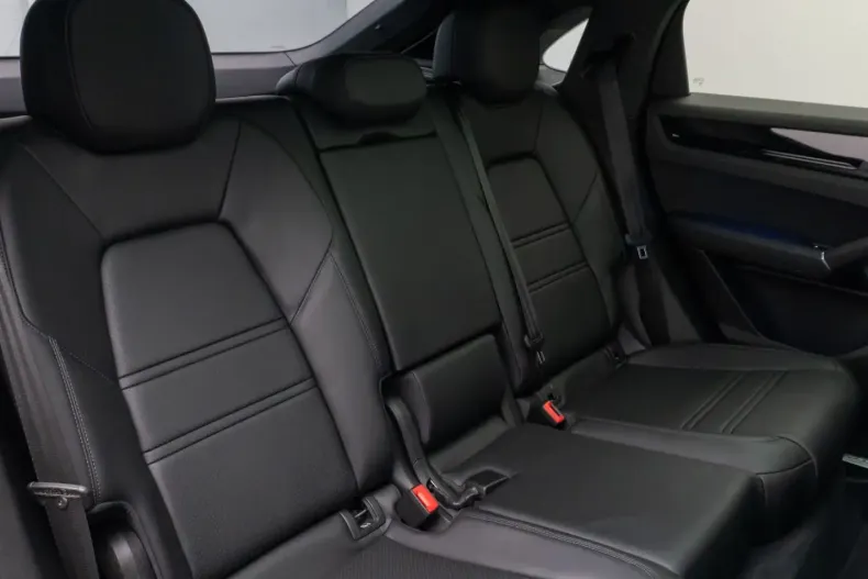 Porsche Cayenne din 2022 cu 63.072 km - oferta POR147045 - foto 28