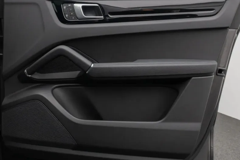 Porsche Cayenne din 2022 cu 63.072 km - oferta POR147045 - foto 32