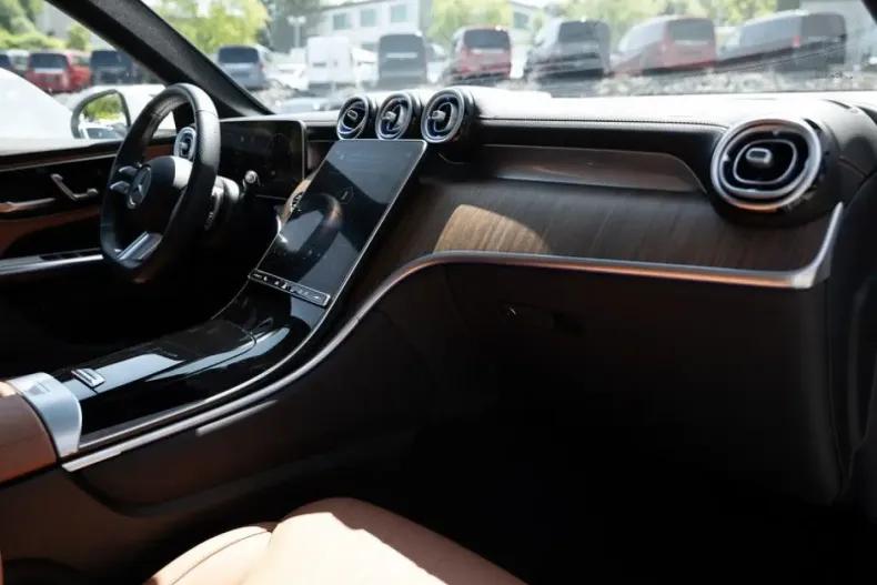 Mercedes-Benz GLC 300 din 2024 cu 17.987 km - oferta MER147074 - foto 2