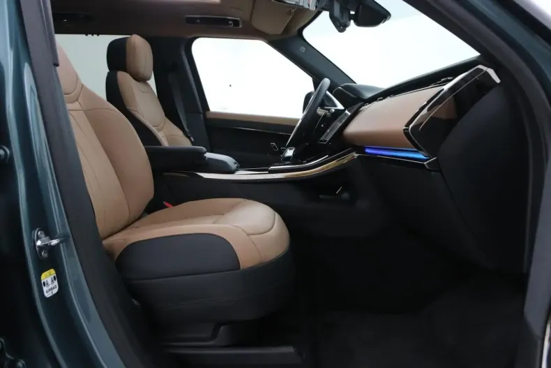 Land Rover Range Rover Sport din 2025 cu 3.107 km - oferta LAN147106 - foto 6