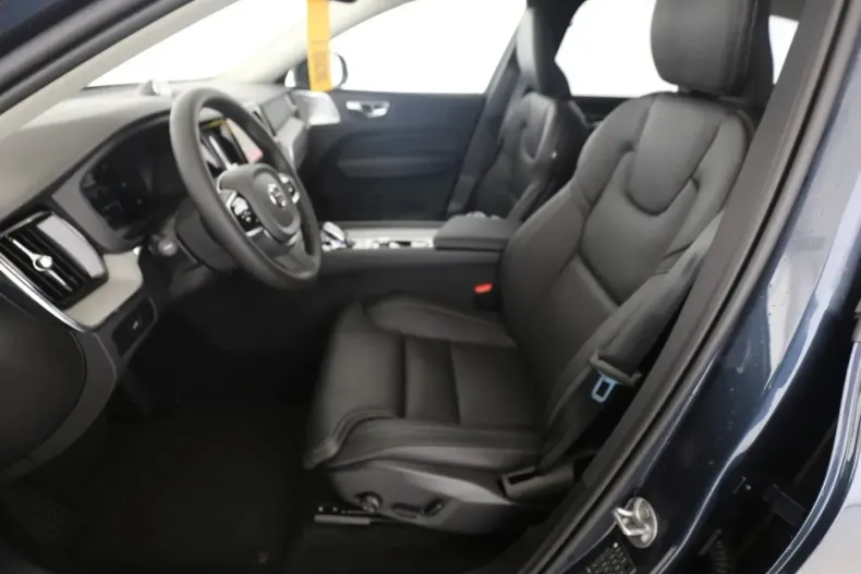 Volvo XC60 din 2025 cu 12.373 km - oferta VOL147107 - foto 3