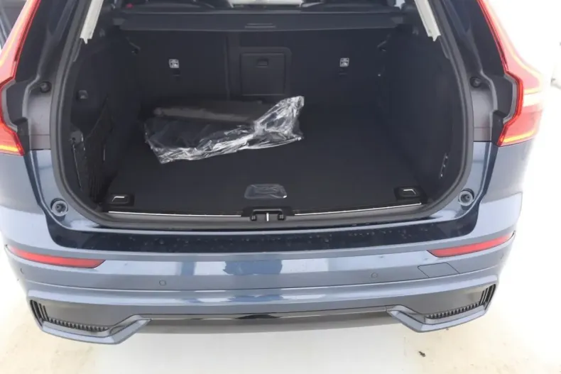 Volvo XC60 din 2025 cu 12.373 km - oferta VOL147107 - foto 6