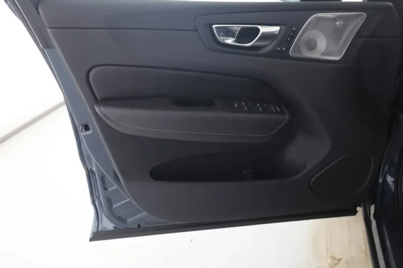 Volvo XC60 din 2025 cu 12.373 km - oferta VOL147107 - foto 9