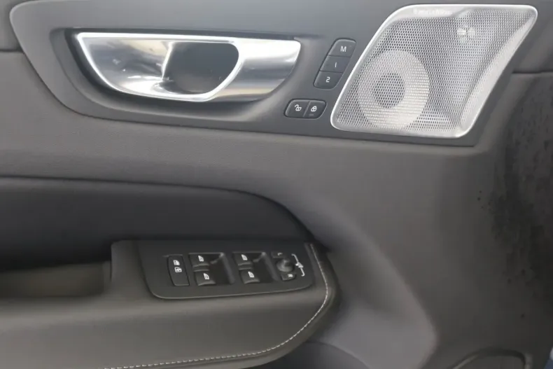 Volvo XC60 din 2025 cu 12.373 km - oferta VOL147107 - foto 11