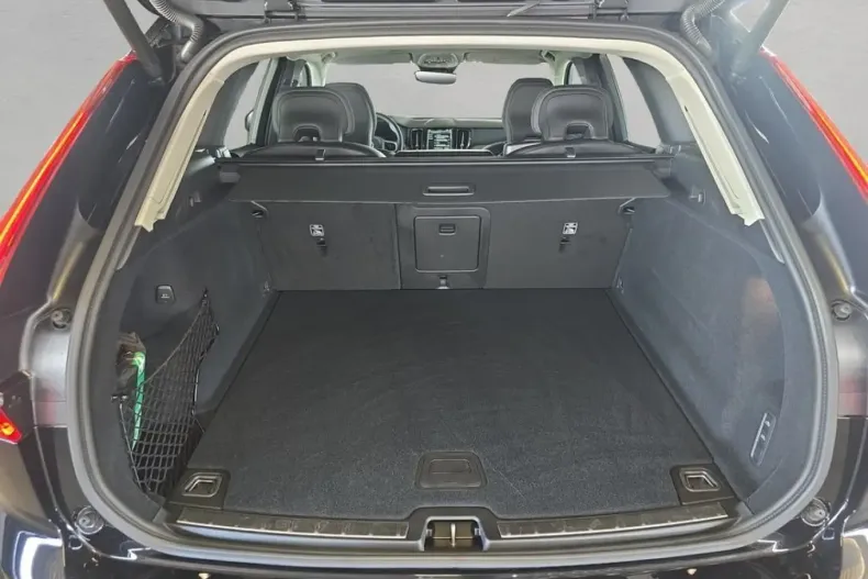 Volvo XC60 din 2024 cu 6.227 km - oferta VOL147109 - foto 3