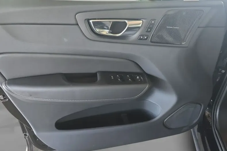 Volvo XC60 din 2024 cu 6.227 km - oferta VOL147109 - foto 13