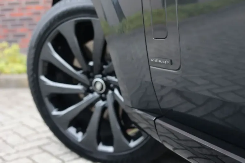 Land Rover Range Rover din 2025 cu 3.947 km - oferta LAN147115 - foto 17