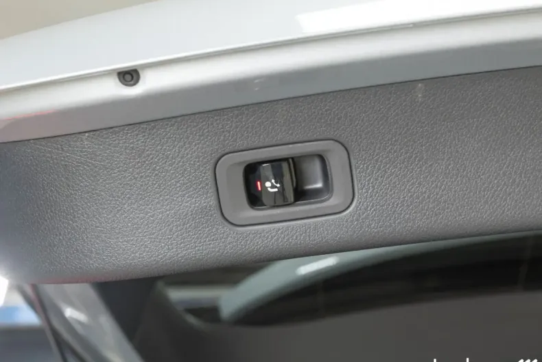 Mercedes-Benz GLC 300 din 2024 cu 8.705 km - oferta MER147120 - foto 9