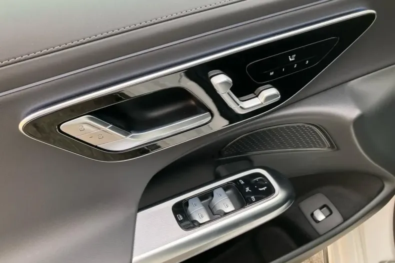 Mercedes-Benz E 200 din 2024 cu 19.900 km - oferta MER147131 - foto 9