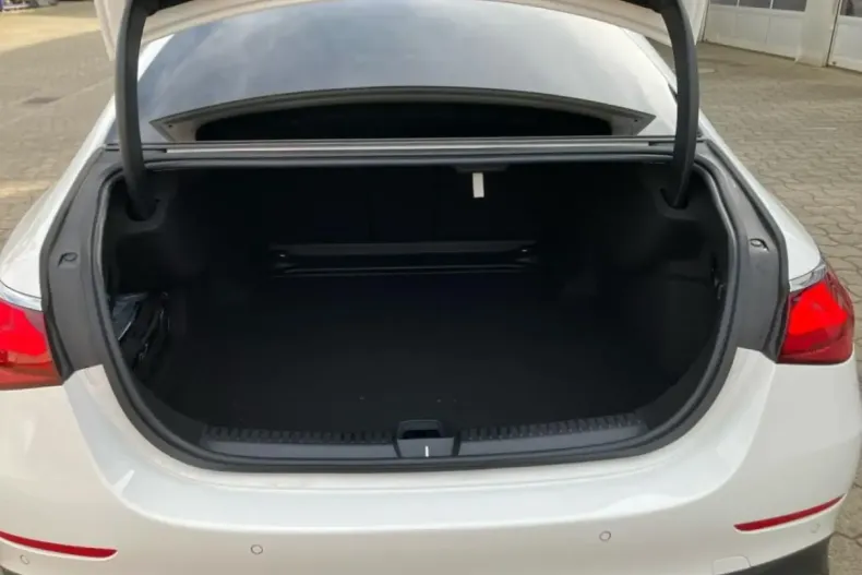 Mercedes-Benz E 200 din 2024 cu 19.900 km - oferta MER147131 - foto 17