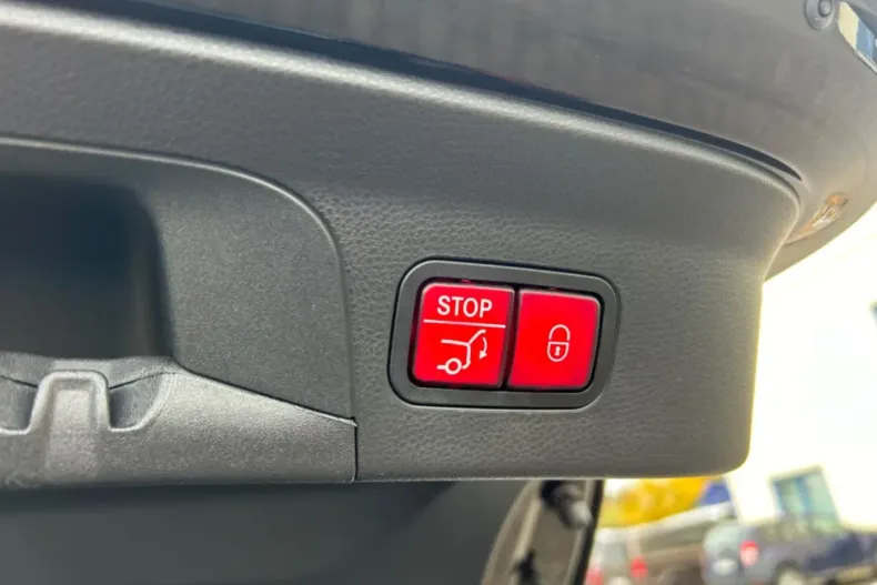 Mercedes-Benz GLC 220 din 2021 cu 69.500 km - oferta MER147167 - foto 12