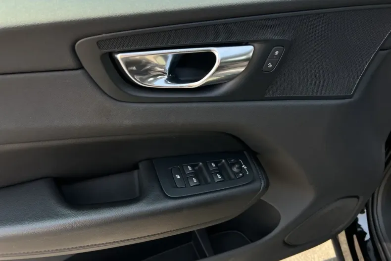 Volvo XC60 din 2022 cu 72.650 km - oferta VOL147175 - foto 9