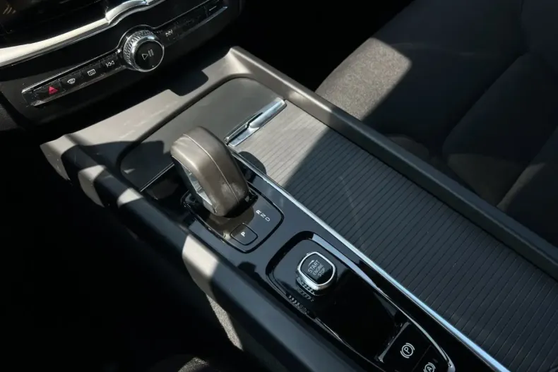 Volvo XC60 din 2022 cu 72.650 km - oferta VOL147175 - foto 22