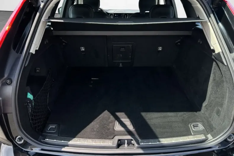 Volvo XC60 din 2022 cu 72.650 km - oferta VOL147175 - foto 23