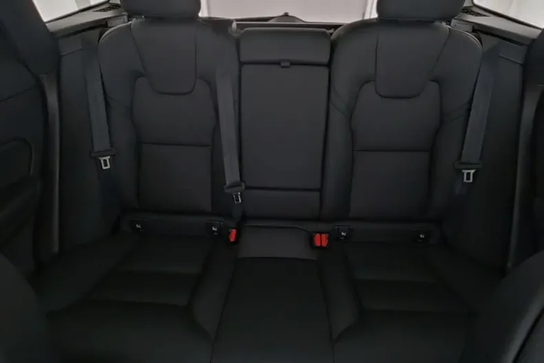 Volvo XC60 din 2024 cu 12.508 km - oferta VOL147181 - foto 8