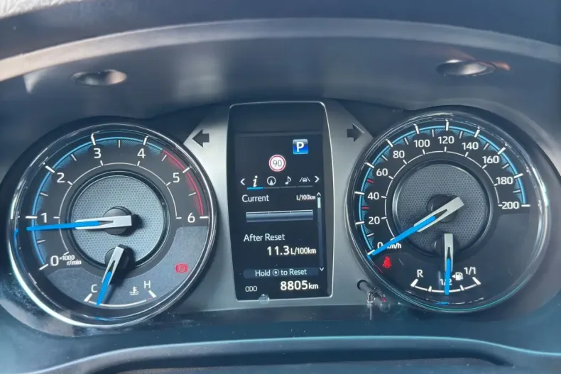 Toyota Hilux din 2024 cu 9.000 km - oferta TOY147183 - foto 10